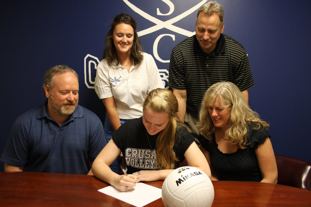 008-DH20110420-Signing.JPG