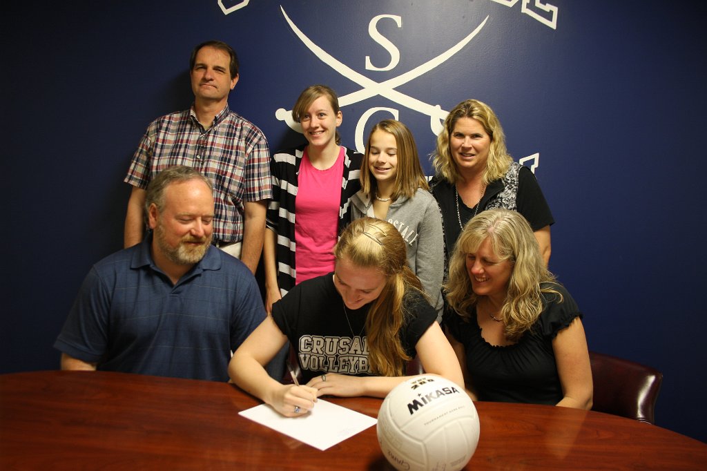 014-DH20110420-Signing.JPG