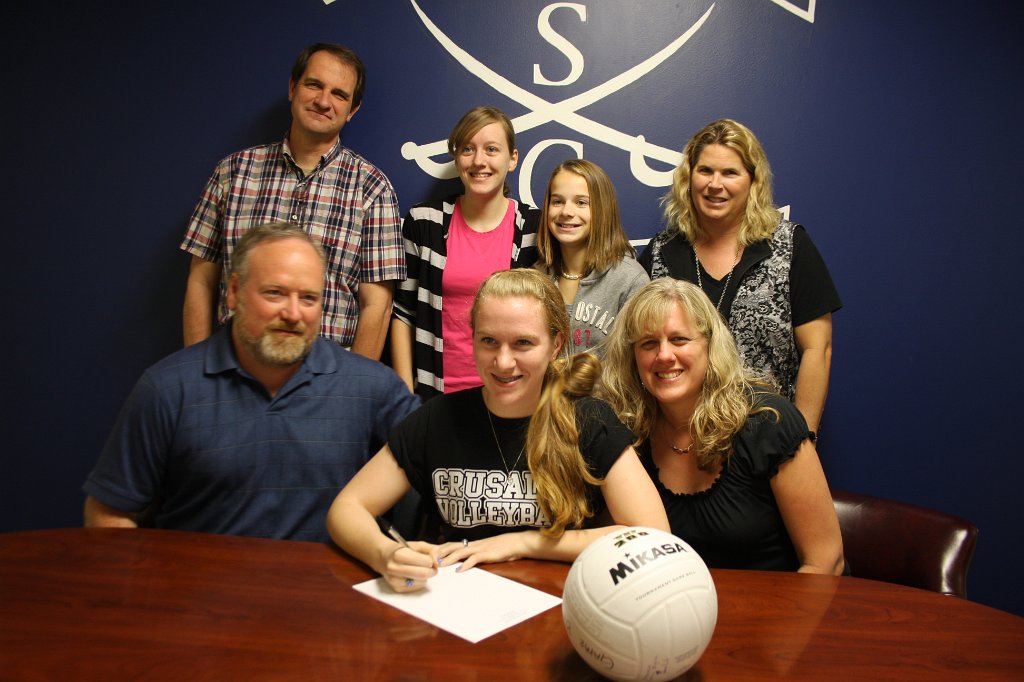 017-DH20110420-Signing.JPG