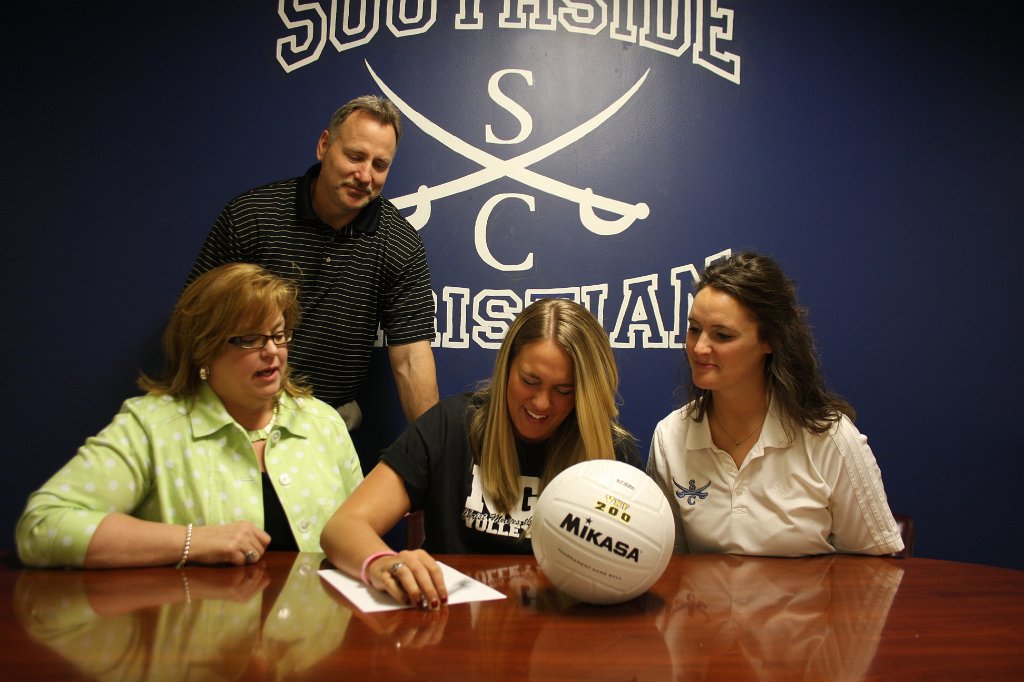 060-DH20110420-Signing.JPG