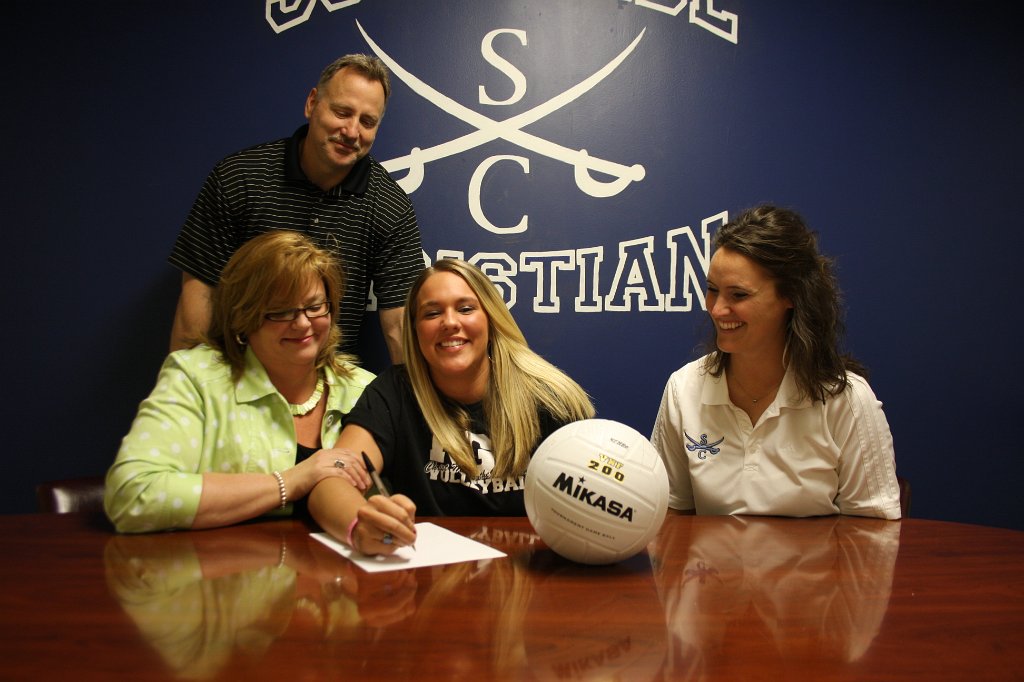 067-DH20110420-Signing.JPG