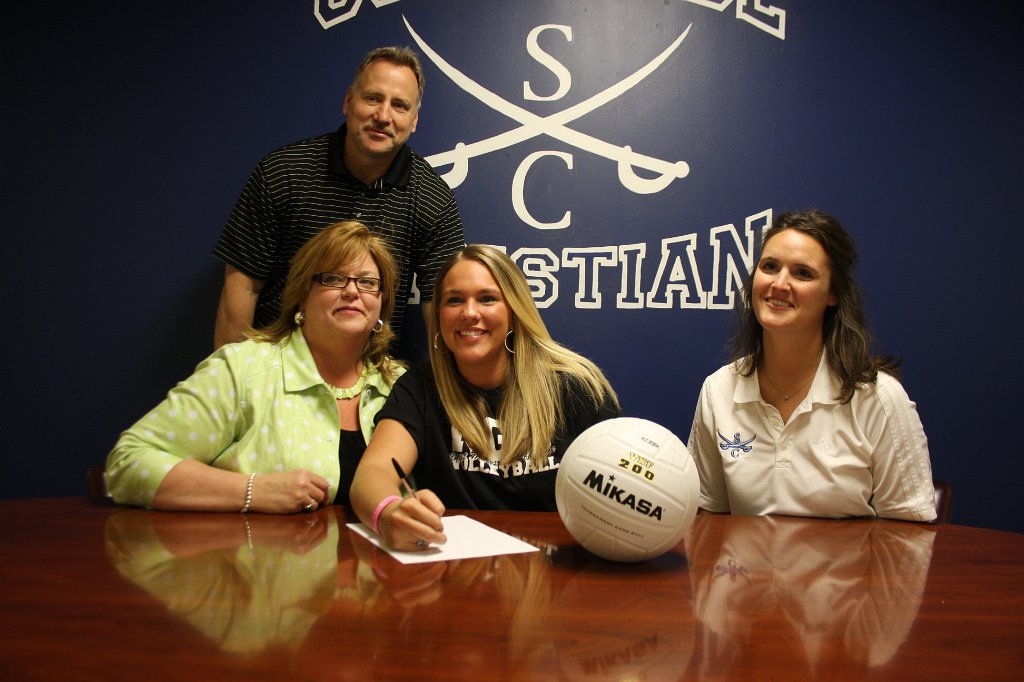 068-DH20110420-Signing.JPG