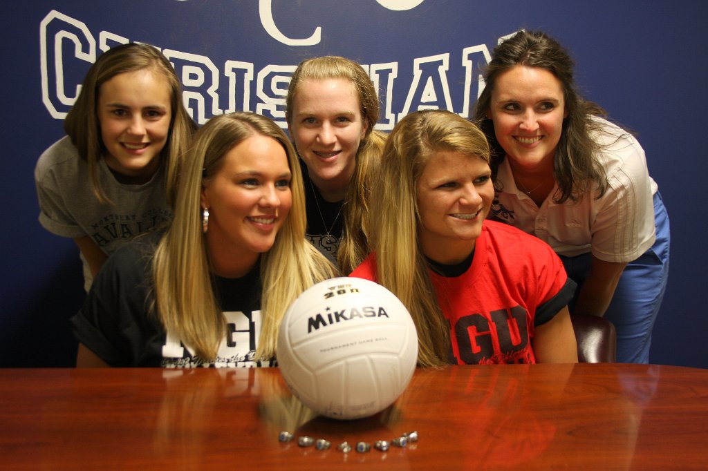 086-DH20110420-Signing.JPG